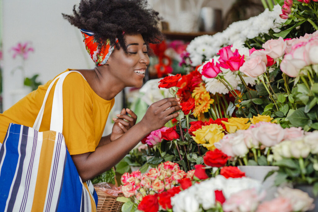woman buying flowers